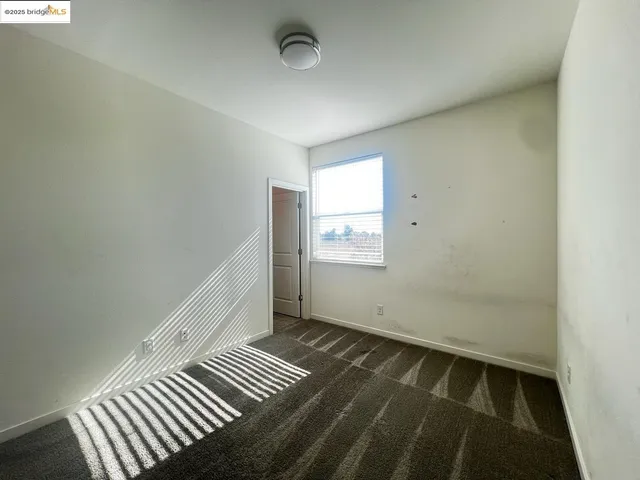 a view of utility room