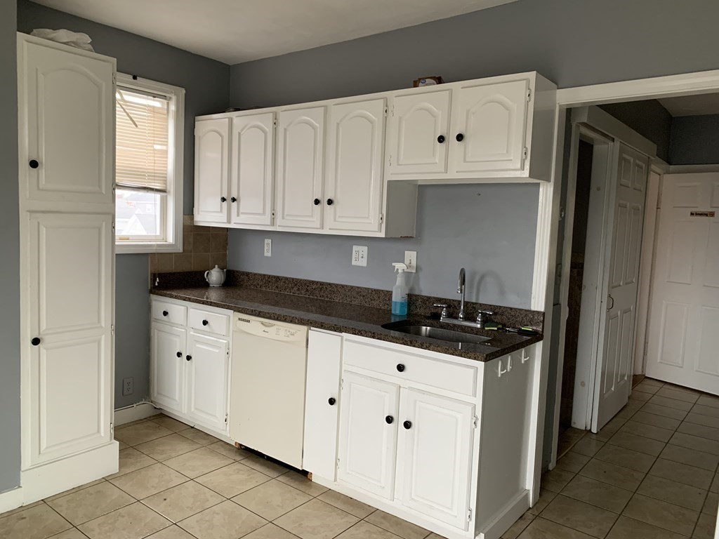 118 Sumner Street, Unit 3 Quincy, MA 02169 - Photo 3 of 8