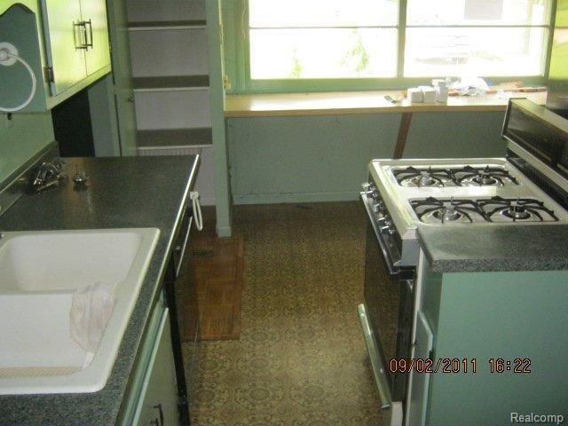 86 Barrington Road Bloomfield Hills, MI 48302 - Photo 8 of 19 664425Kitch