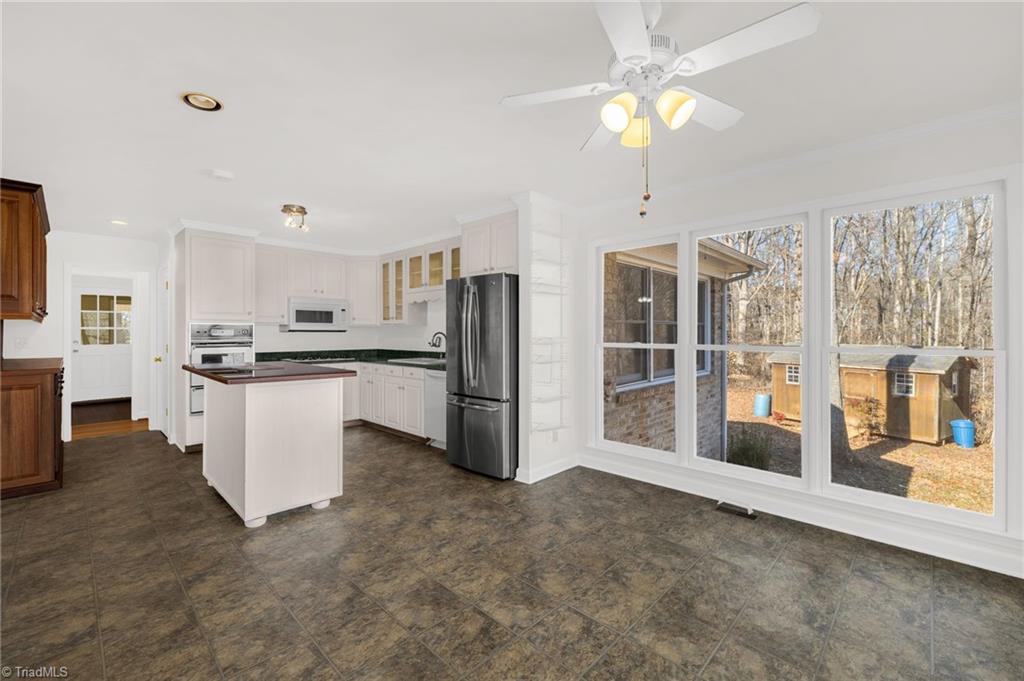 1301 Boyd Road Reidsville, NC 27320 - Photo 10 of 40 Breakfast area looking into the kitchen