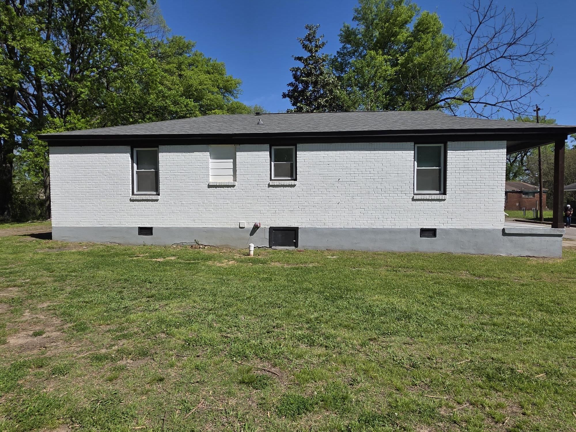 1319 Nicholas Street Memphis, TN 38107 - Photo 3 of 14 a view of house with backyard