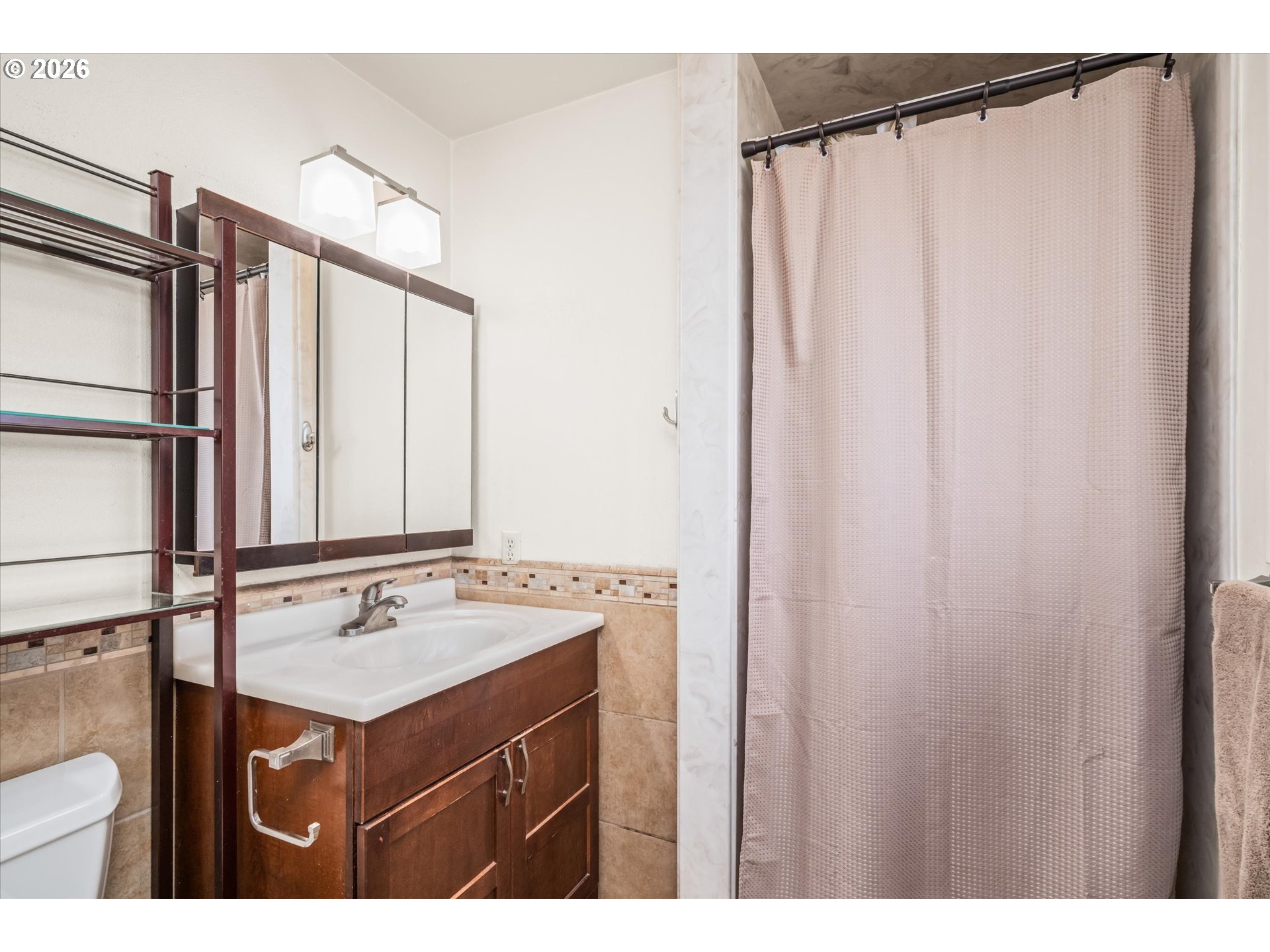 32120 Coburg Bottom Loop Road Eugene, OR 97408 - Photo 18 of 32 Bathroom, Attached