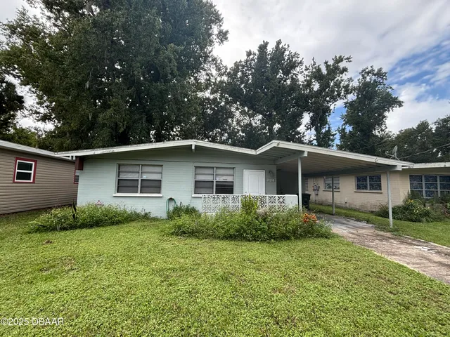 front view of house with a yard