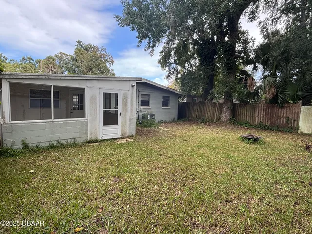 a view of a house with a backyard