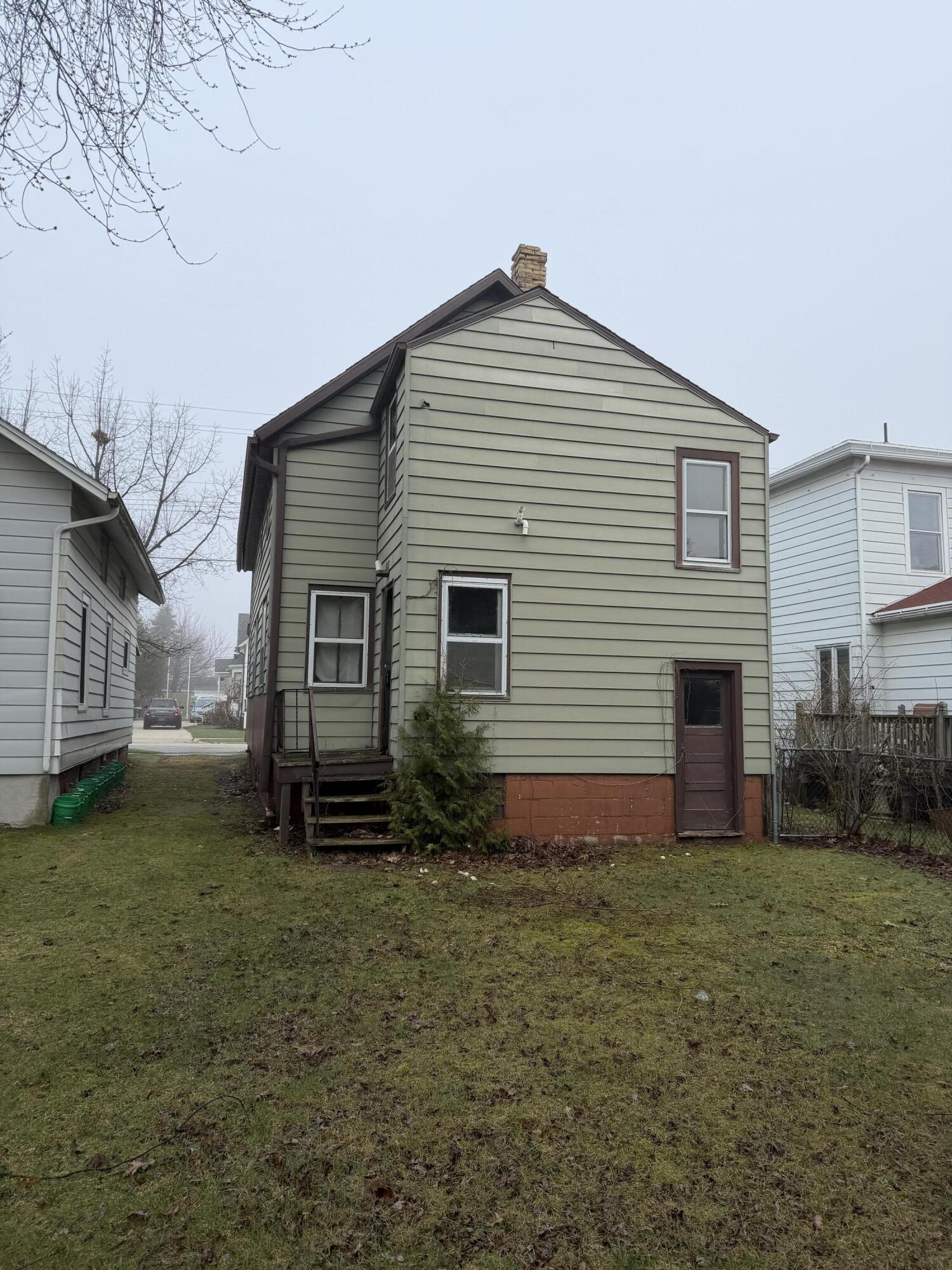 2219 Jefferson Street Two Rivers, WI 54241 - Photo 2 of 9 IMG_0737