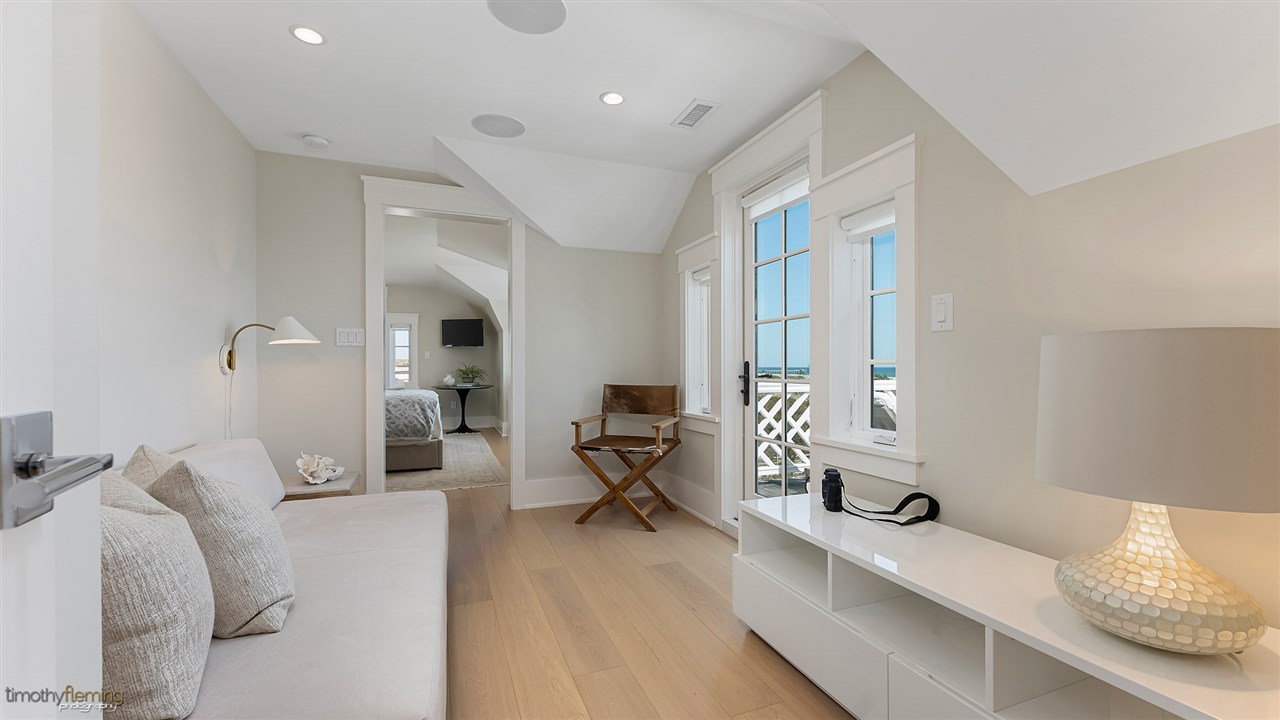 74 38th Street Avalon, NJ 08202 - Photo 33 of 39 a living room with furniture