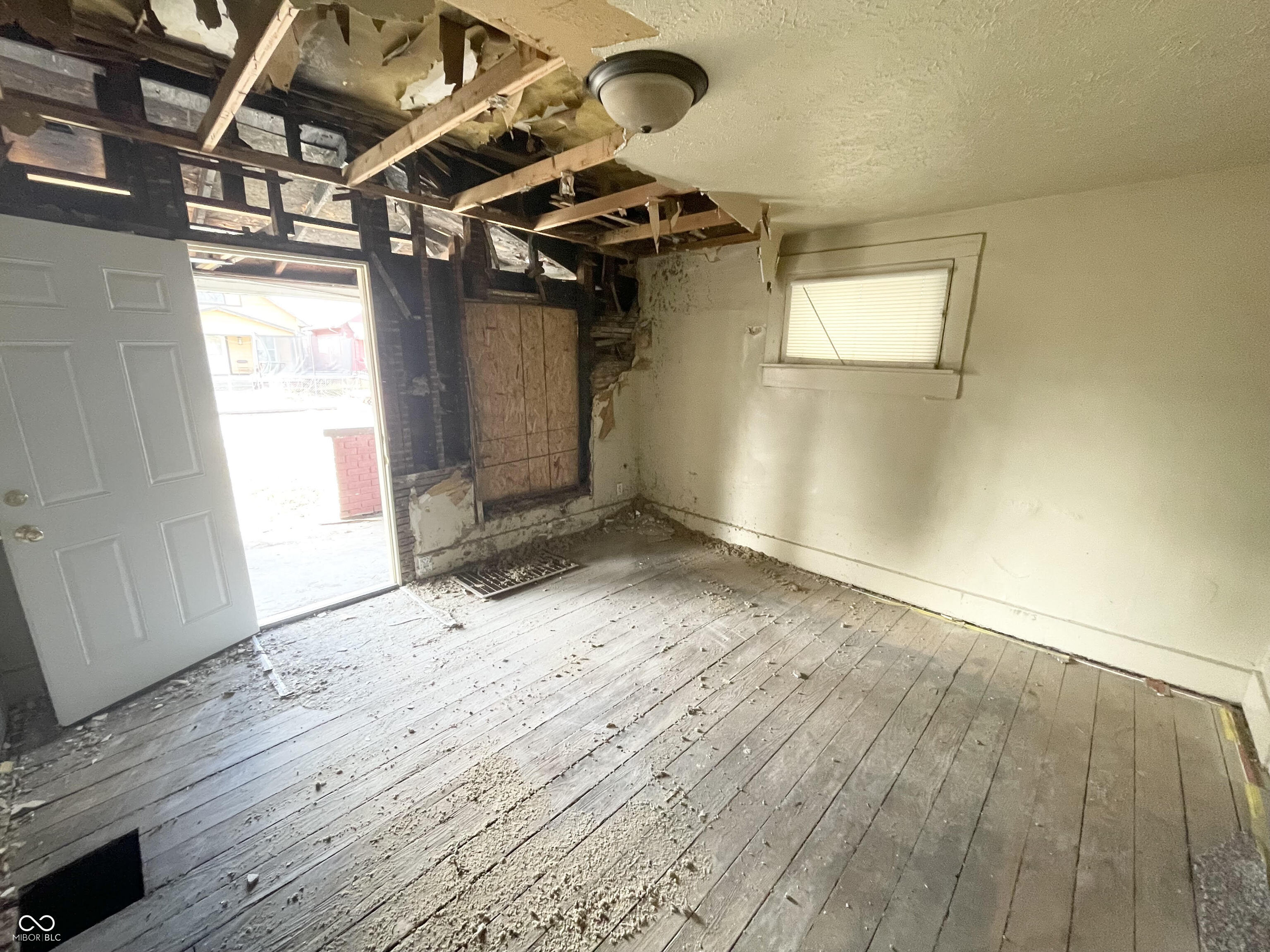 1437 Kappes Street Indianapolis, IN 46221 - Photo 2 of 9