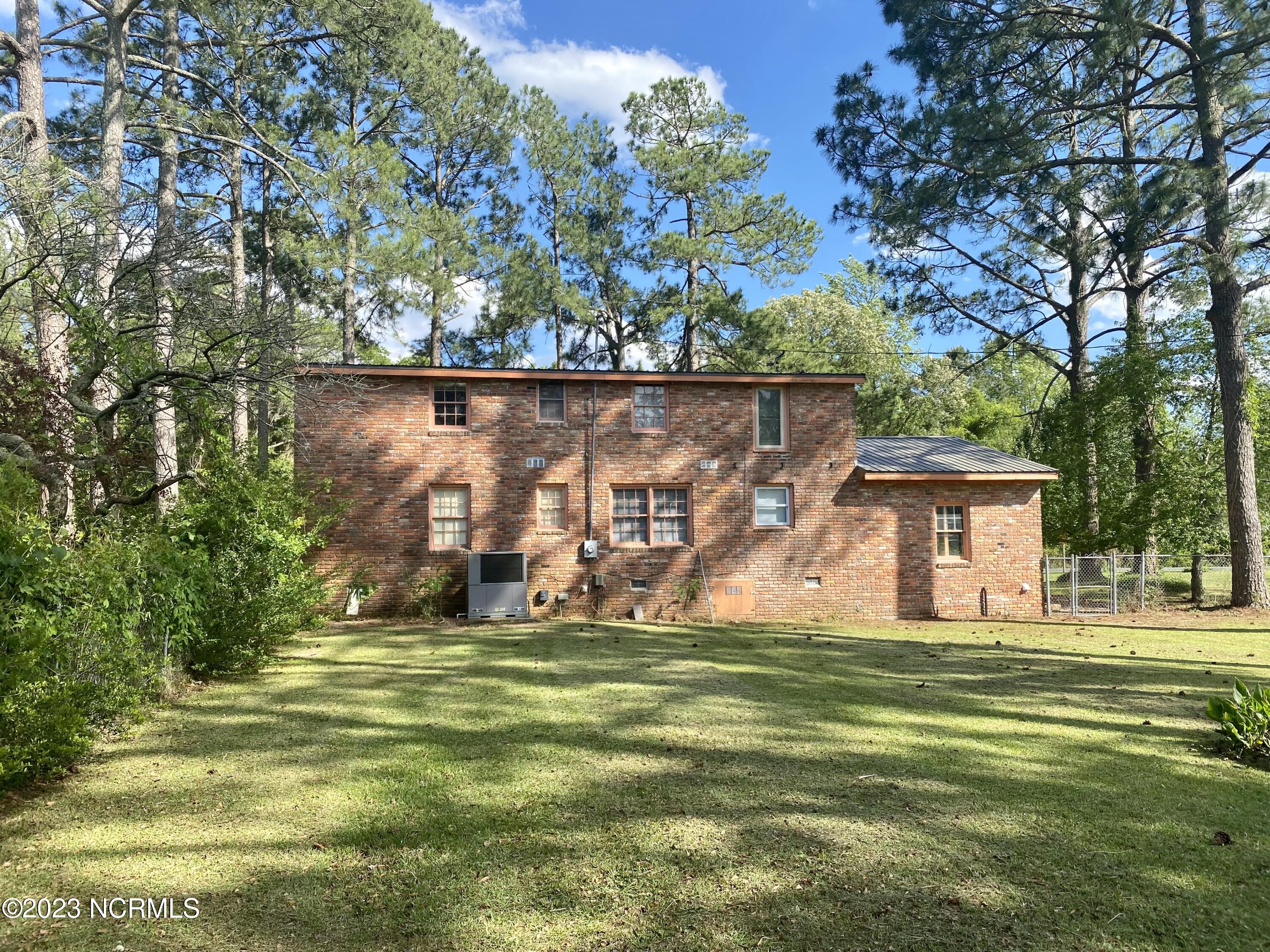810 Wildlife Road New Bern, NC 28560 - Photo 3 of 39 810 wildlife rear of house