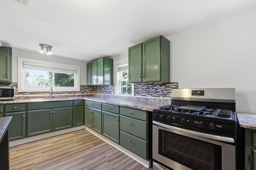 70 Milton Street Springfield, MA 01151 - Photo 17 of 37
