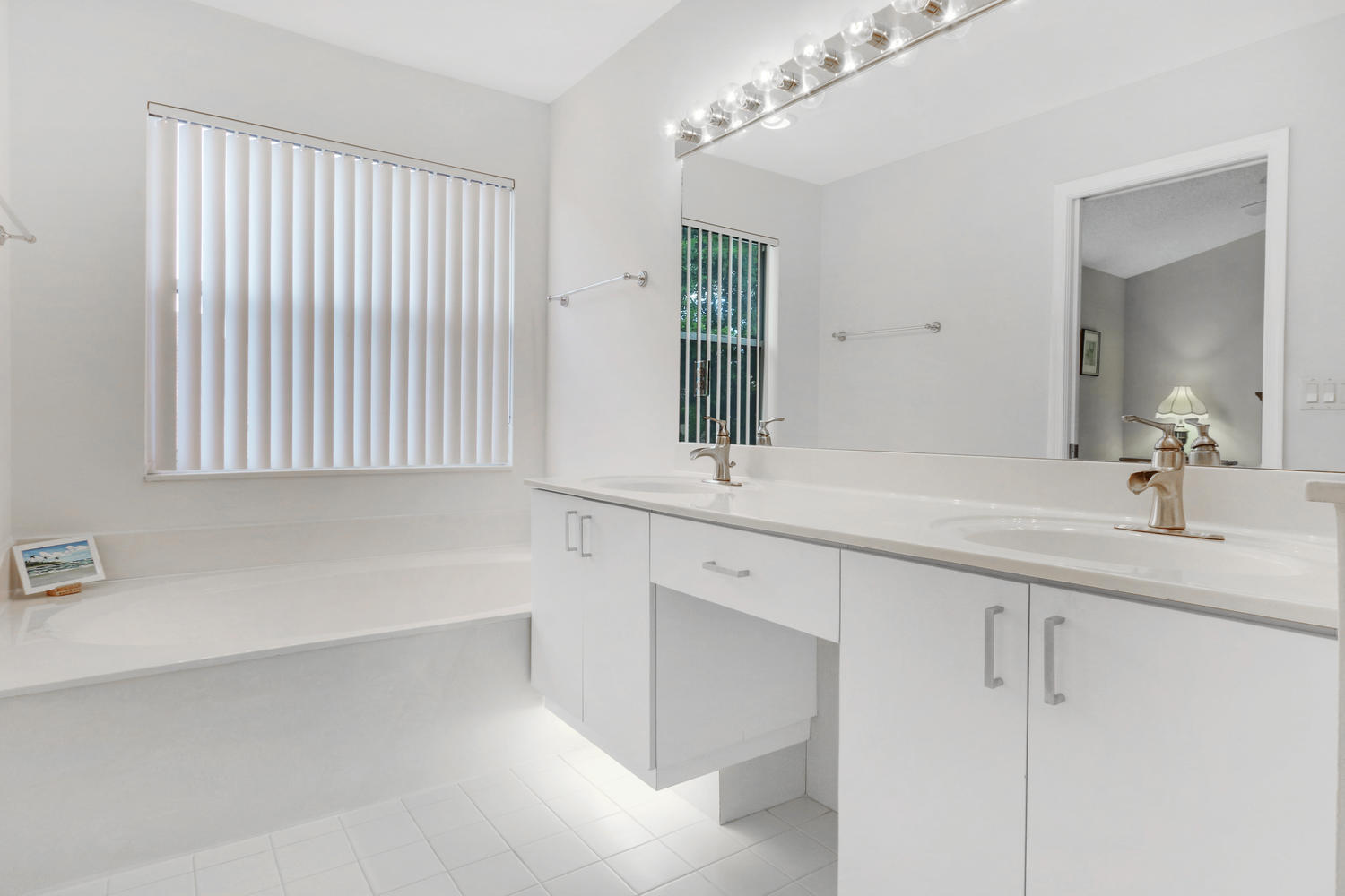 23341 Water Circle Boca Raton, FL 33486 - Photo 15 of 26 Master Bathroom