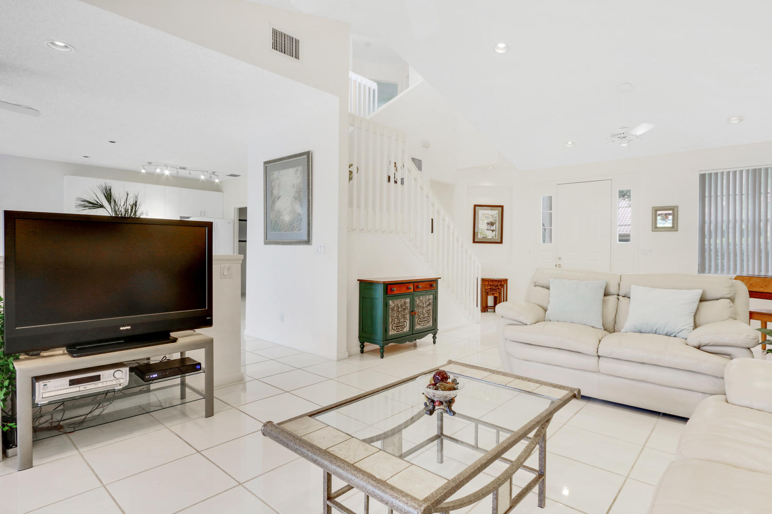 23341 Water Circle Boca Raton, FL 33486 - Photo 5 of 26 Living Room