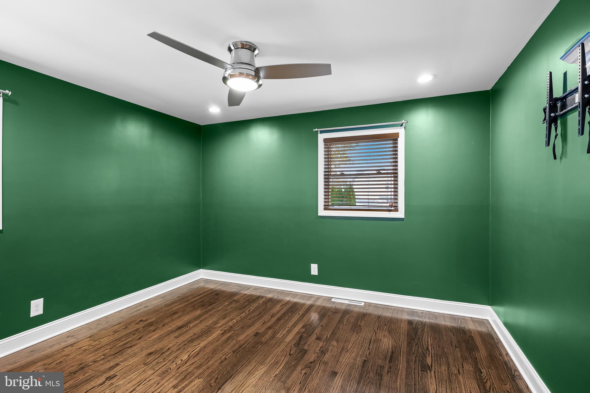 29 Devon Avenue Bellmawr, NJ 08031 - Photo 13 of 27