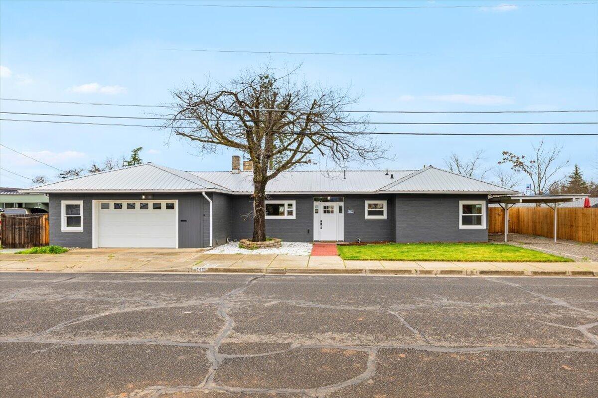 140 North 8th Street Central Point, OR 97502 - Photo 1 of 29