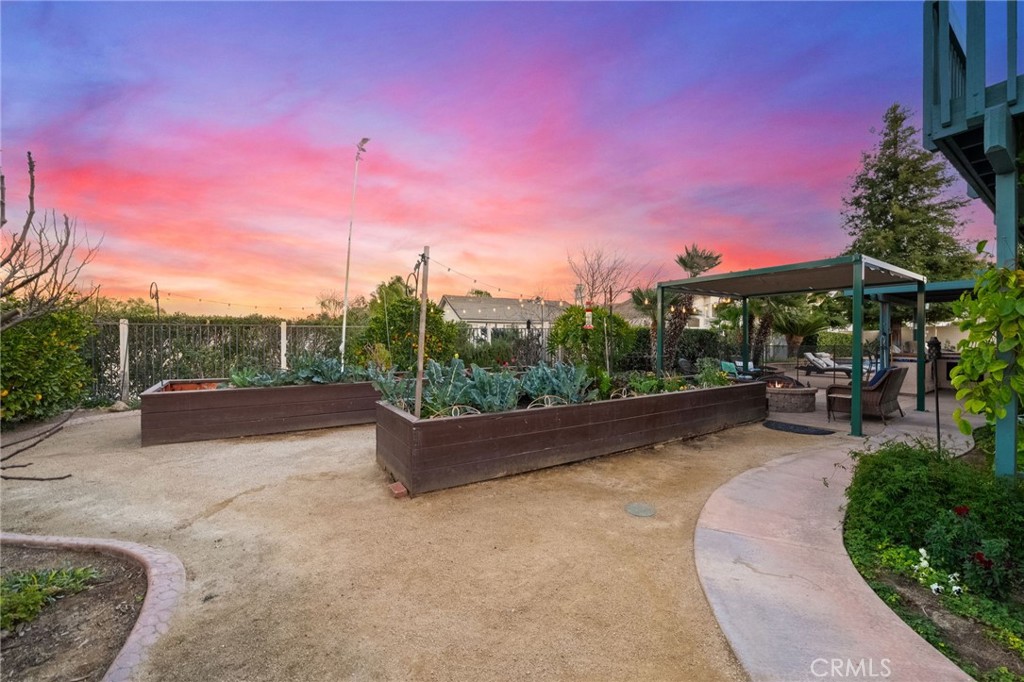 31782 Via San Carlos Temecula, CA 92592 - Photo 51 of 69 a backyard of a house with table and chairs