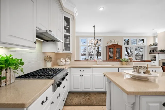 $1,250,000 | 3133 Spring Lake Road Southwest, Prior Lake, MN 55372