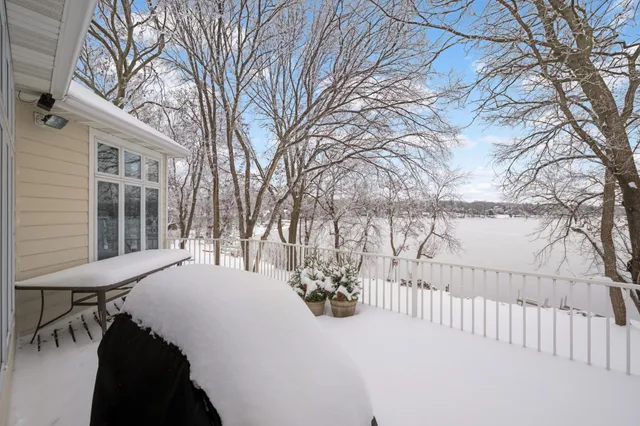 $1,250,000 | 3133 Spring Lake Road Southwest, Prior Lake, MN 55372