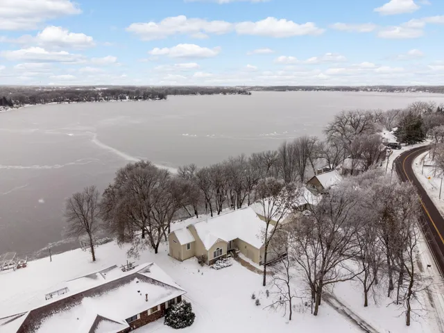 $1,250,000 | 3133 Spring Lake Road Southwest, Prior Lake, MN 55372