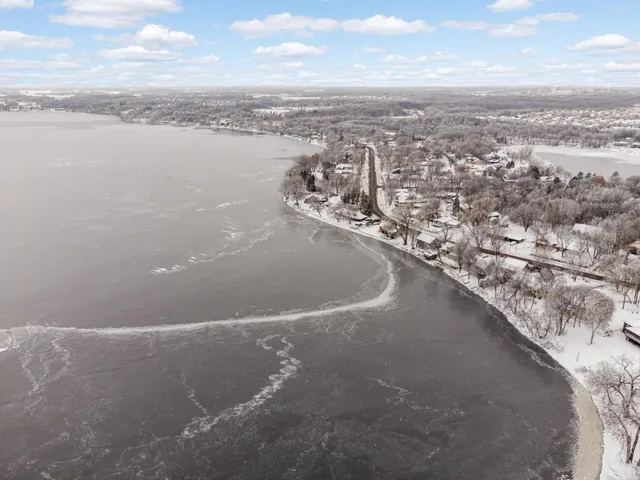 $1,250,000 | 3133 Spring Lake Road Southwest, Prior Lake, MN 55372