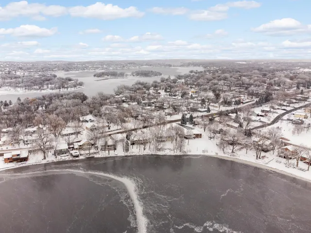 $1,250,000 | 3133 Spring Lake Road Southwest, Prior Lake, MN 55372