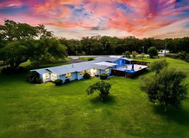 a view of an outdoor space