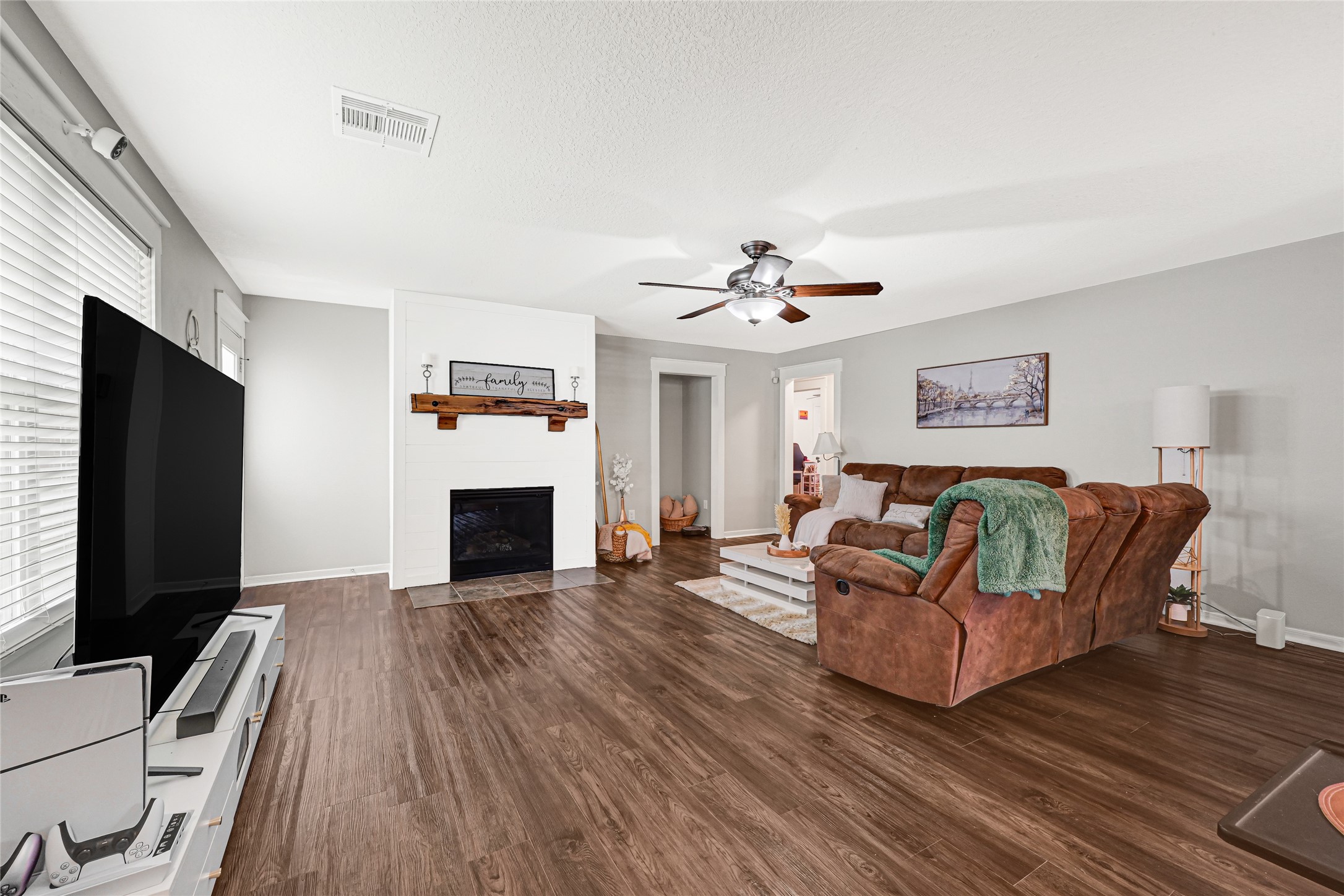 9825 Hyacinth Way Conroe, TX 77385 - Photo 4 of 21