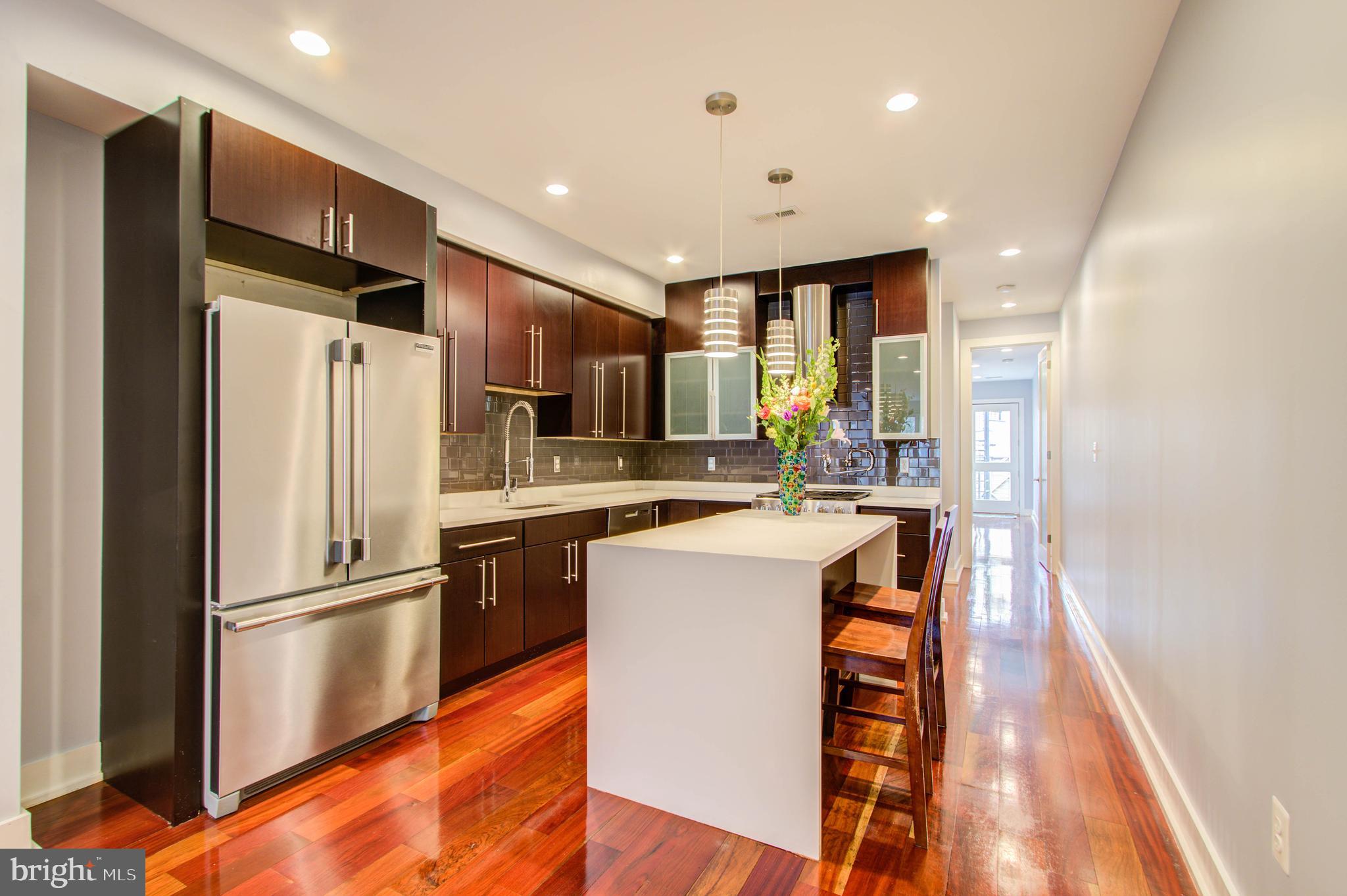 Gourmet kitchen
