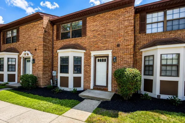 $250,000 | 10667 Montgomery Road, Unit 13, Montgomery, OH 45242
