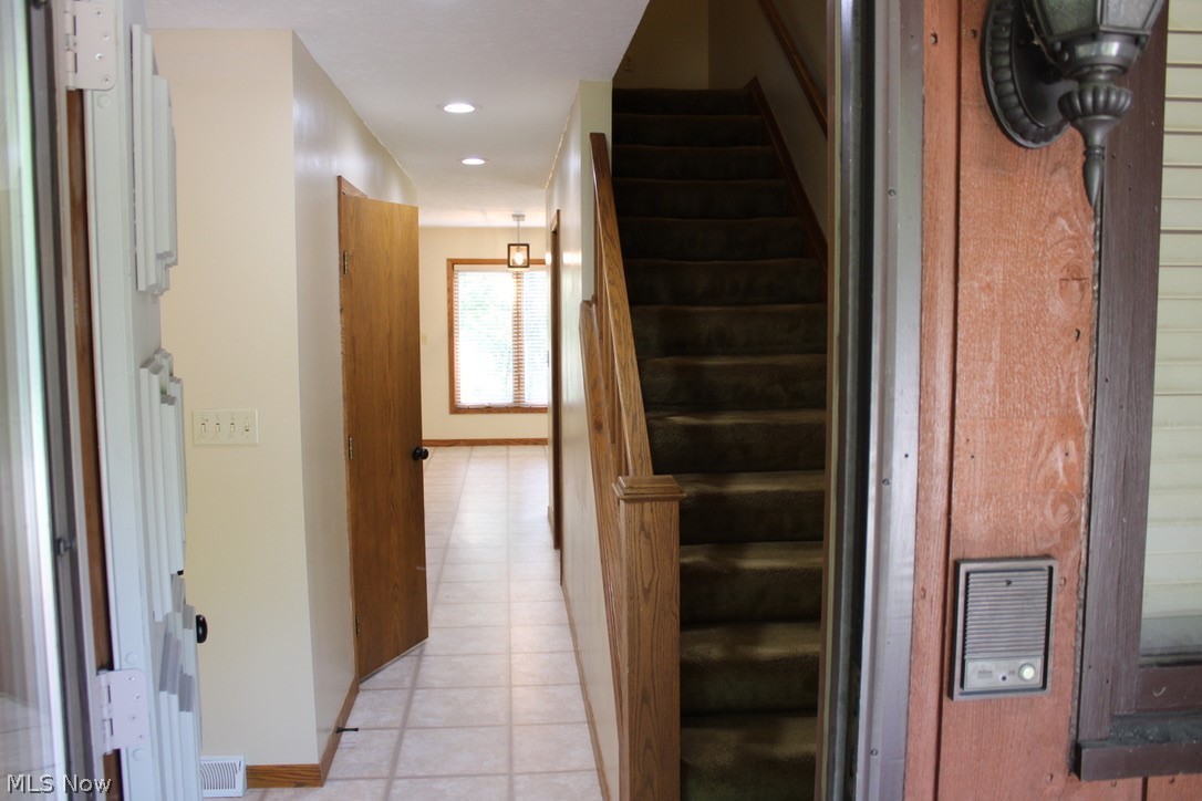 1506 Garrett Road Jefferson, OH 44047 - Photo 8 of 35 Front Entryway