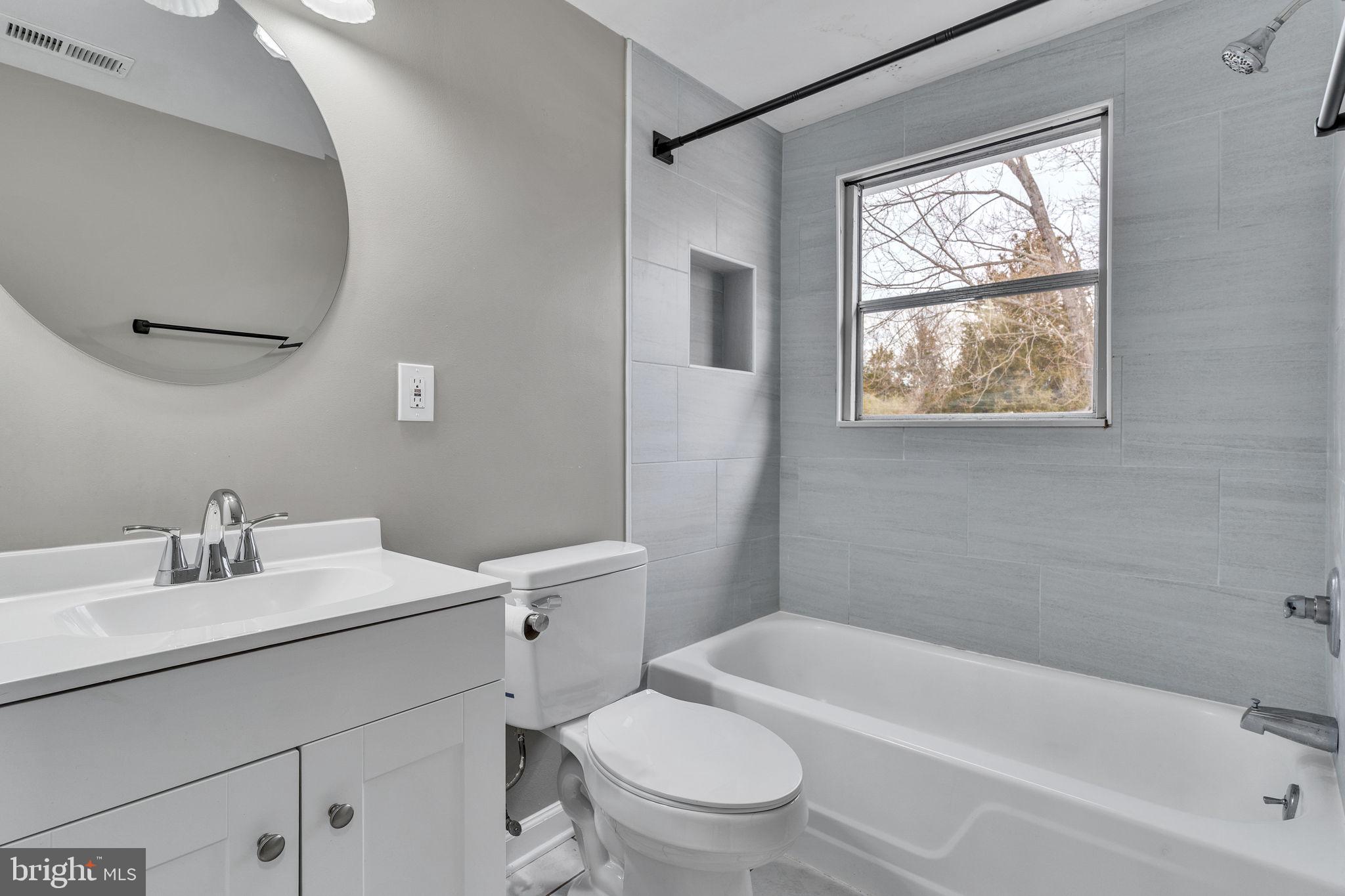 24338 Longview Road Chaptico, MD 20621 - Photo 9 of 19 a bathroom with a sink toilet and bathtub