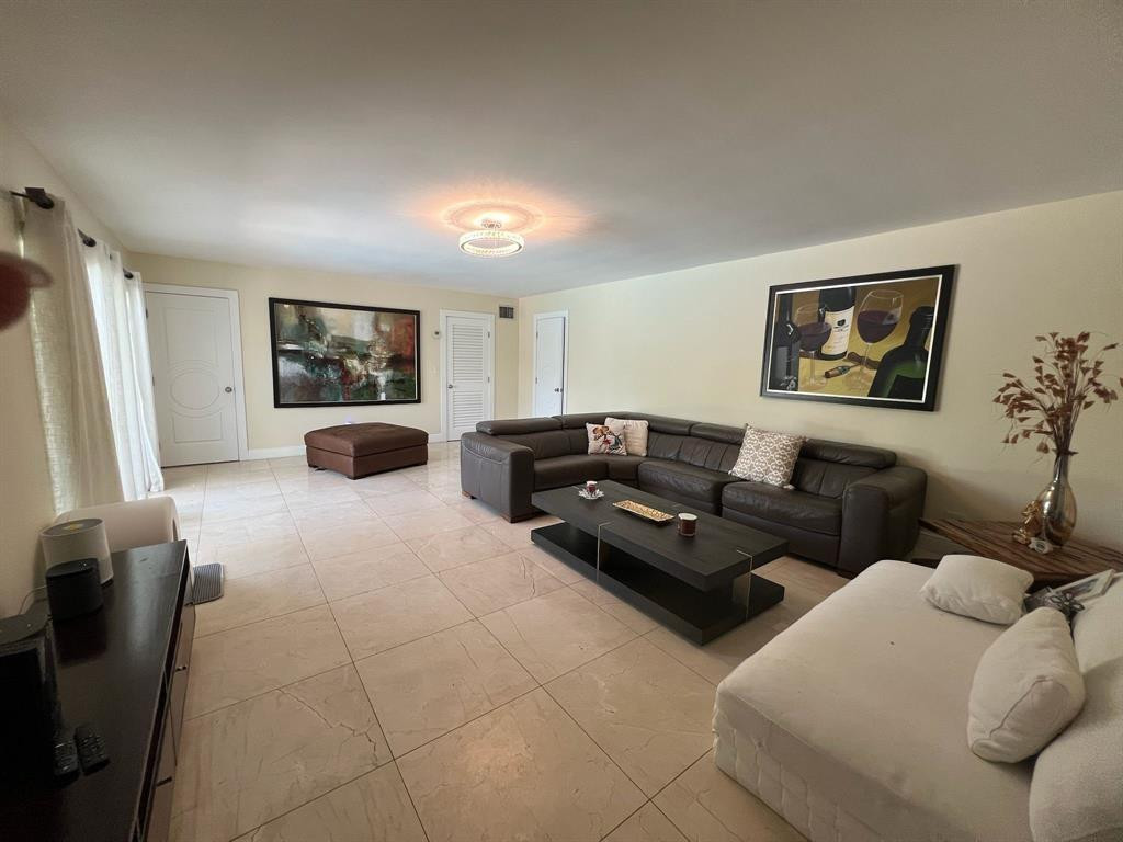 3460 Buchanan Street Hollywood, FL 33021 - Photo 11 of 25 Photo 11
