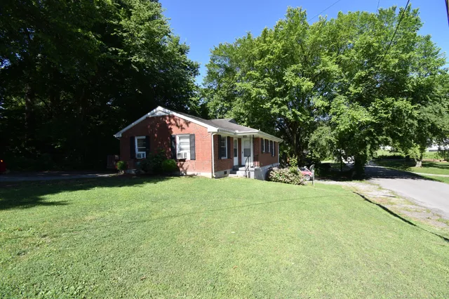 $895 | 406 Hietts Lane, Unit DOWNSTAIRS, Clarksville, TN 37043