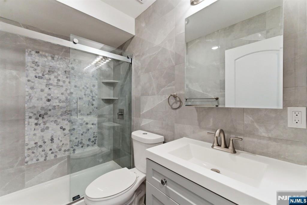 93 Prospect Street, Unit 2 Garfield, NJ 07026 - Photo 11 of 50