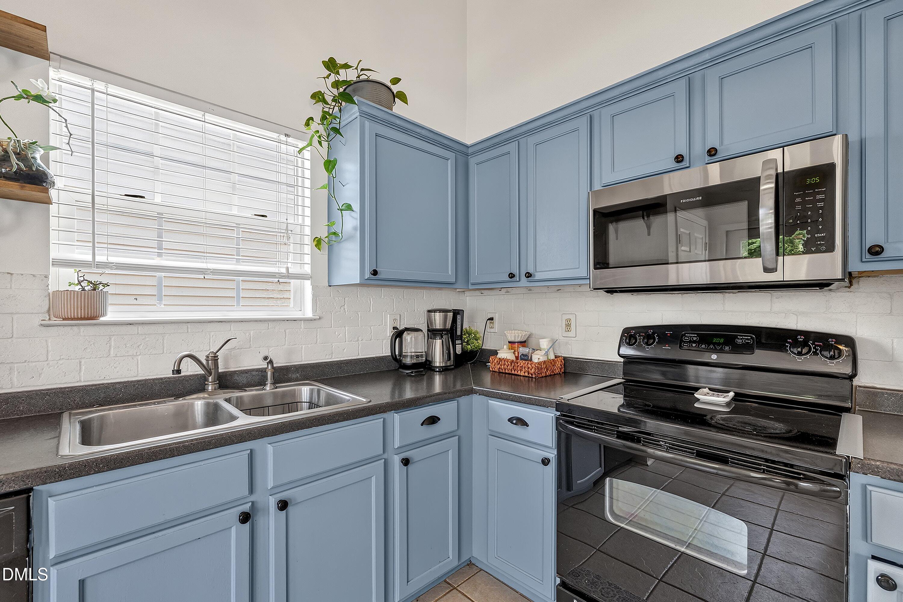 4138 Springfield Creek Drive Raleigh, NC 27616 - Photo 16 of 34 Kitchen