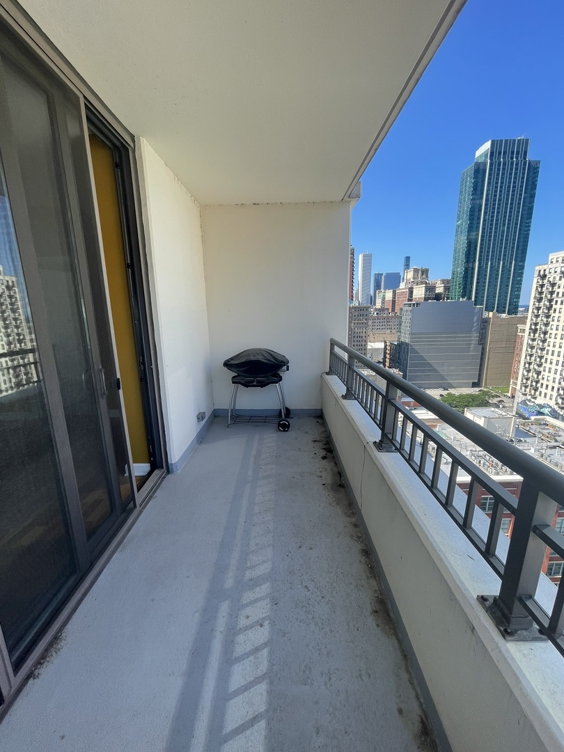 1101 South State Street, Unit 2104 Chicago, IL 60605 - Photo 28 of 37 a view of hotel room with furniture