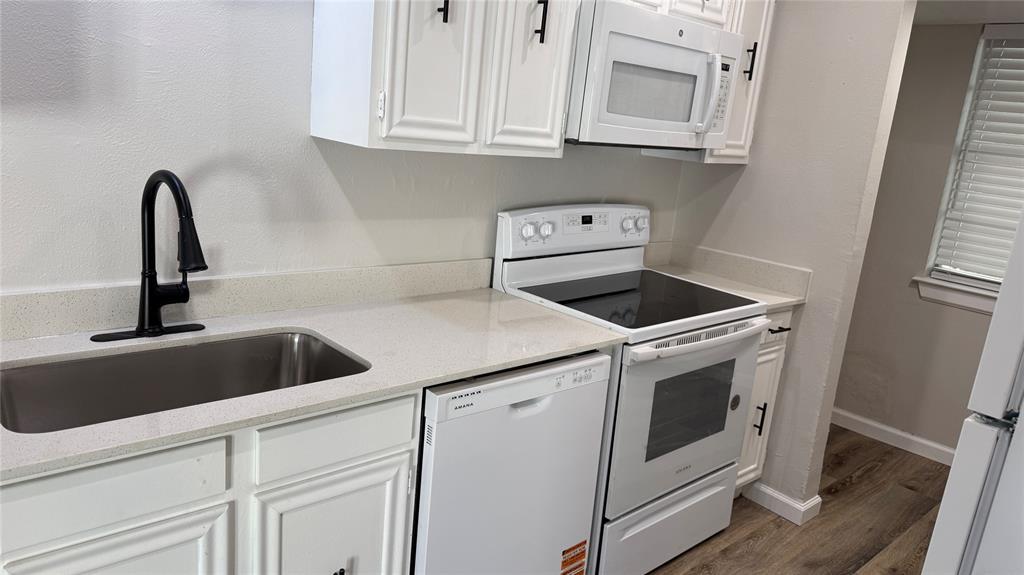 1723 East Grauwyler Road, Unit 122 Irving, TX 75061 - Photo 2 of 16
