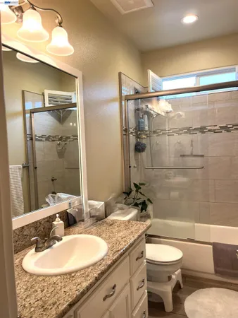 $2,800 | 358 Reddington Drive, Redding, CA 96003