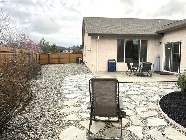 $2,800 | 358 Reddington Drive, Redding, CA 96003