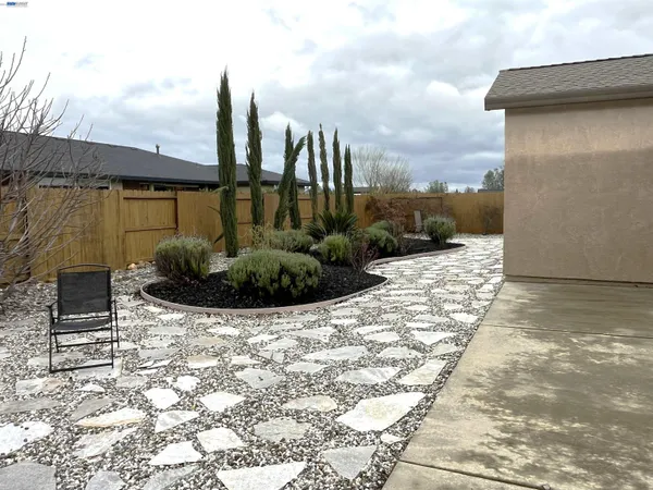 $2,800 | 358 Reddington Drive, Redding, CA 96003