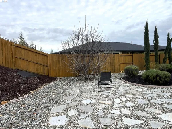 $2,800 | 358 Reddington Drive, Redding, CA 96003