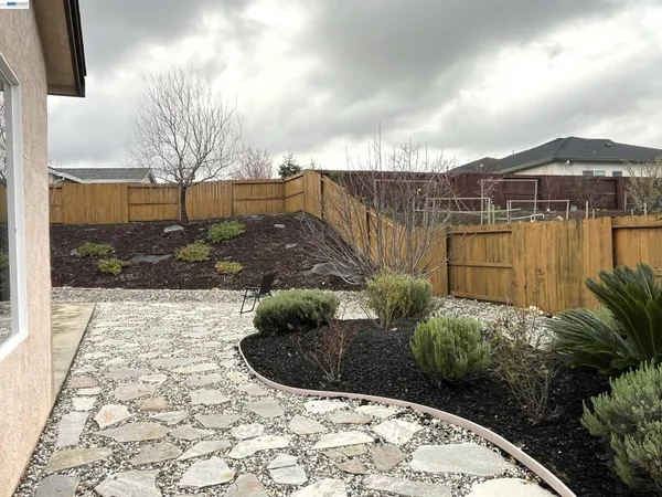 $2,800 | 358 Reddington Drive, Redding, CA 96003