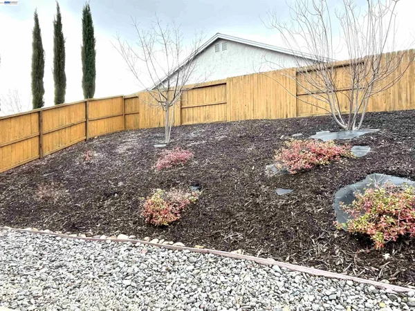 $2,800 | 358 Reddington Drive, Redding, CA 96003