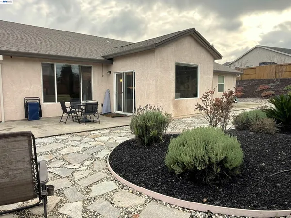 $2,800 | 358 Reddington Drive, Redding, CA 96003