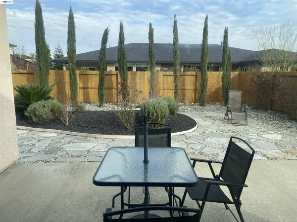 $2,800 | 358 Reddington Drive, Redding, CA 96003