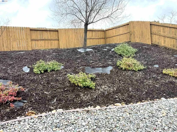 $2,800 | 358 Reddington Drive, Redding, CA 96003