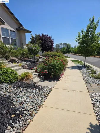 $2,800 | 358 Reddington Drive, Redding, CA 96003