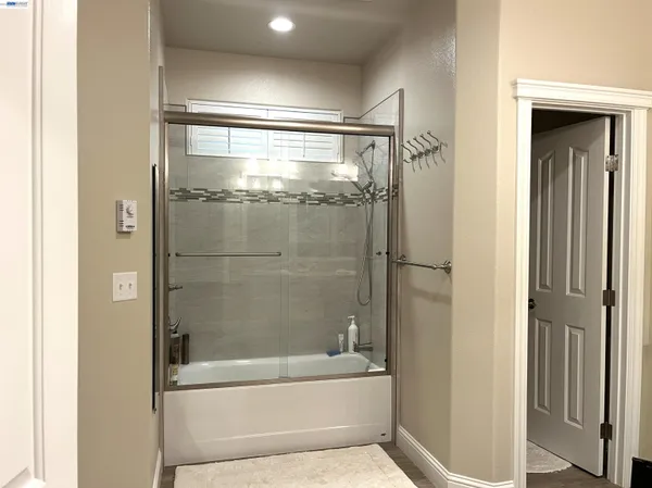 $2,800 | 358 Reddington Drive, Redding, CA 96003