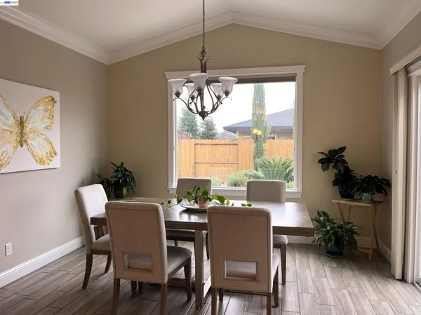 $2,800 | 358 Reddington Drive, Redding, CA 96003