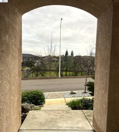 $2,800 | 358 Reddington Drive, Redding, CA 96003