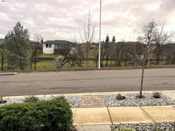 $2,800 | 358 Reddington Drive, Redding, CA 96003