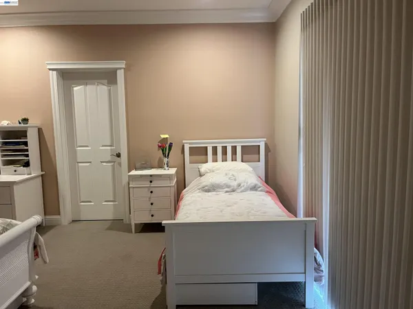 $2,800 | 358 Reddington Drive, Redding, CA 96003